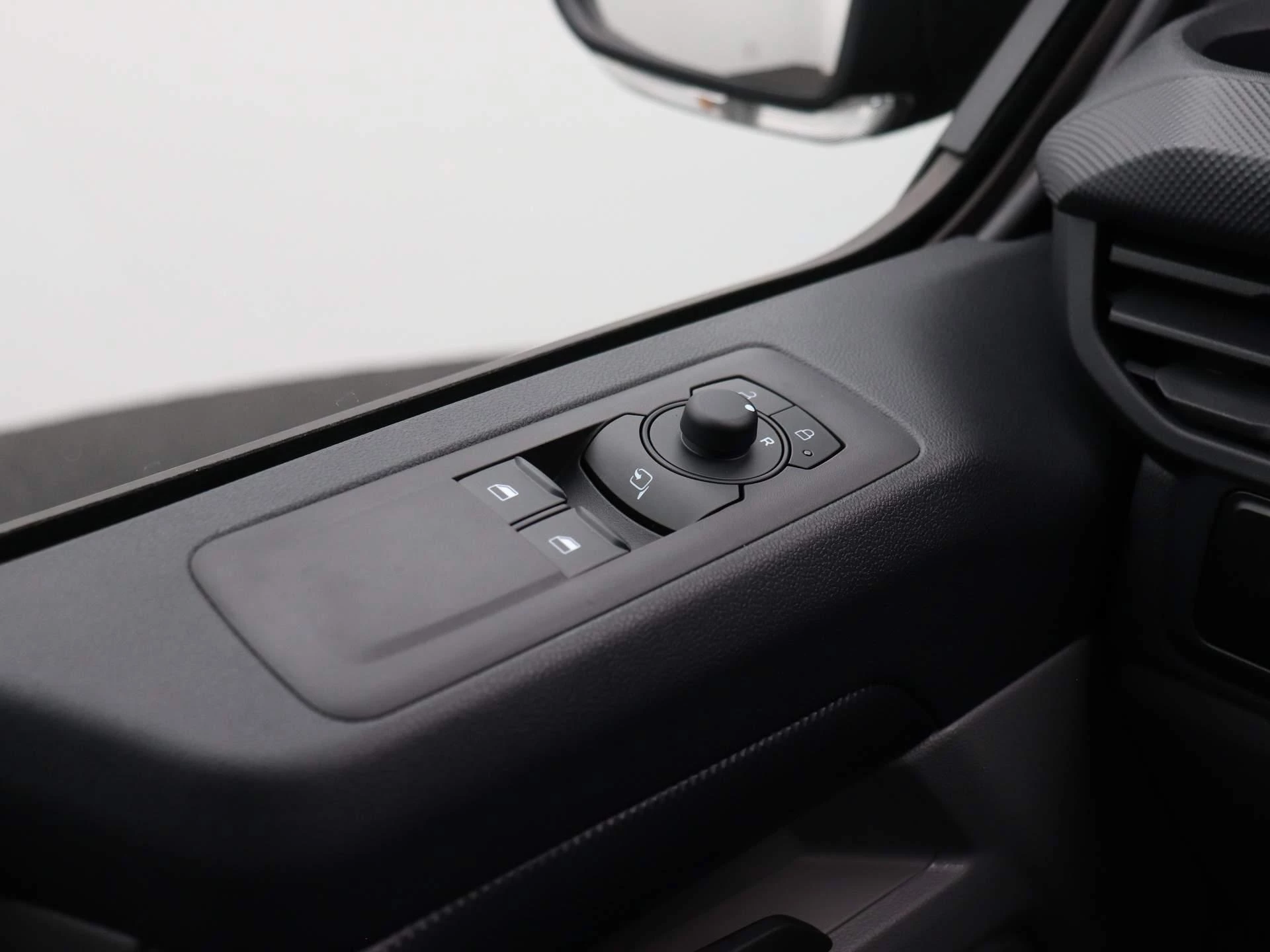 Ford-Transit Custom-image-30