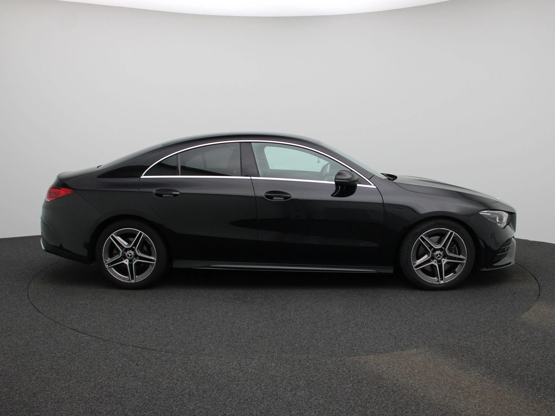 Mercedes-Benz-CLA-image-5