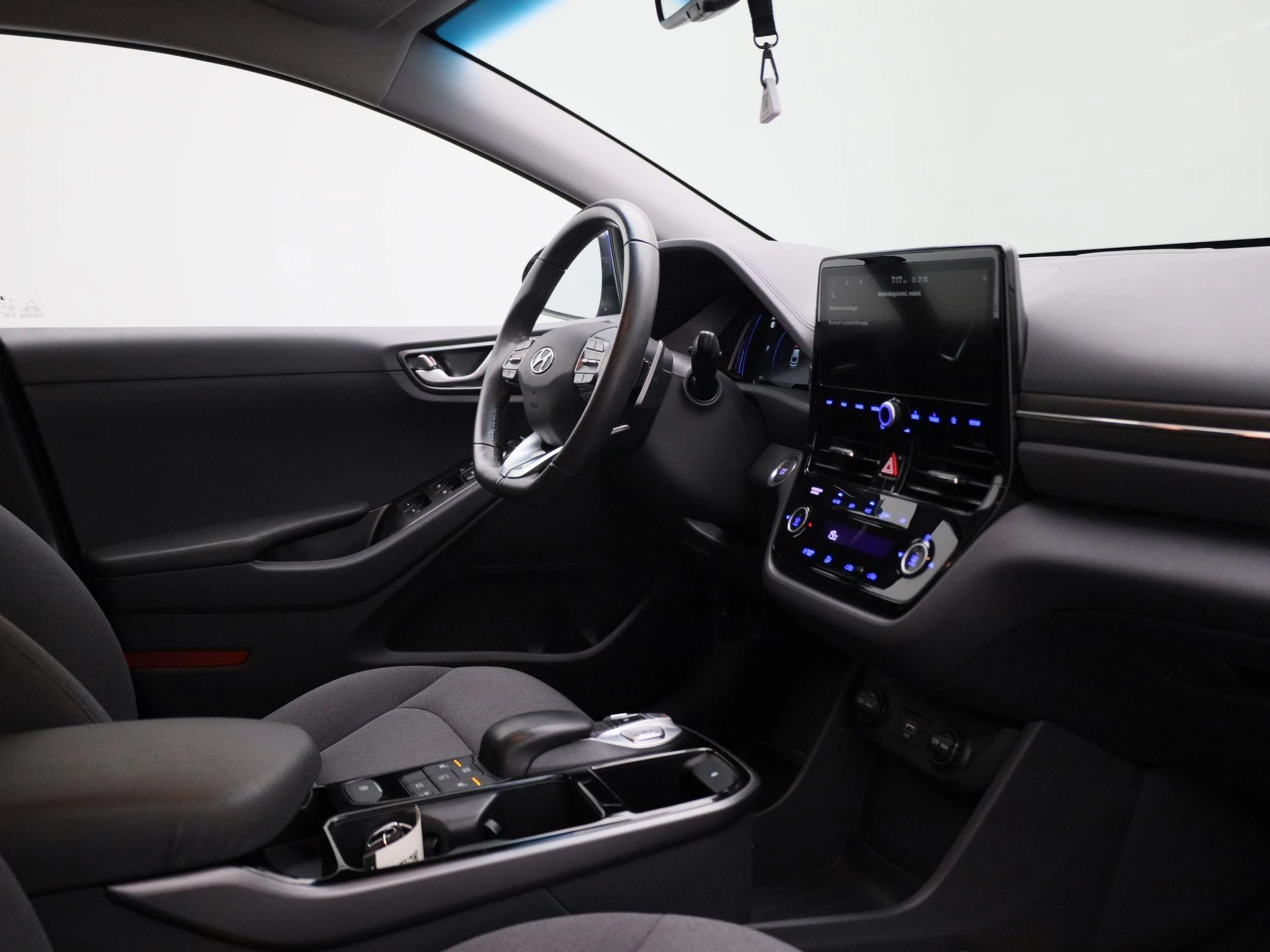 Hyundai-IONIQ-image-30