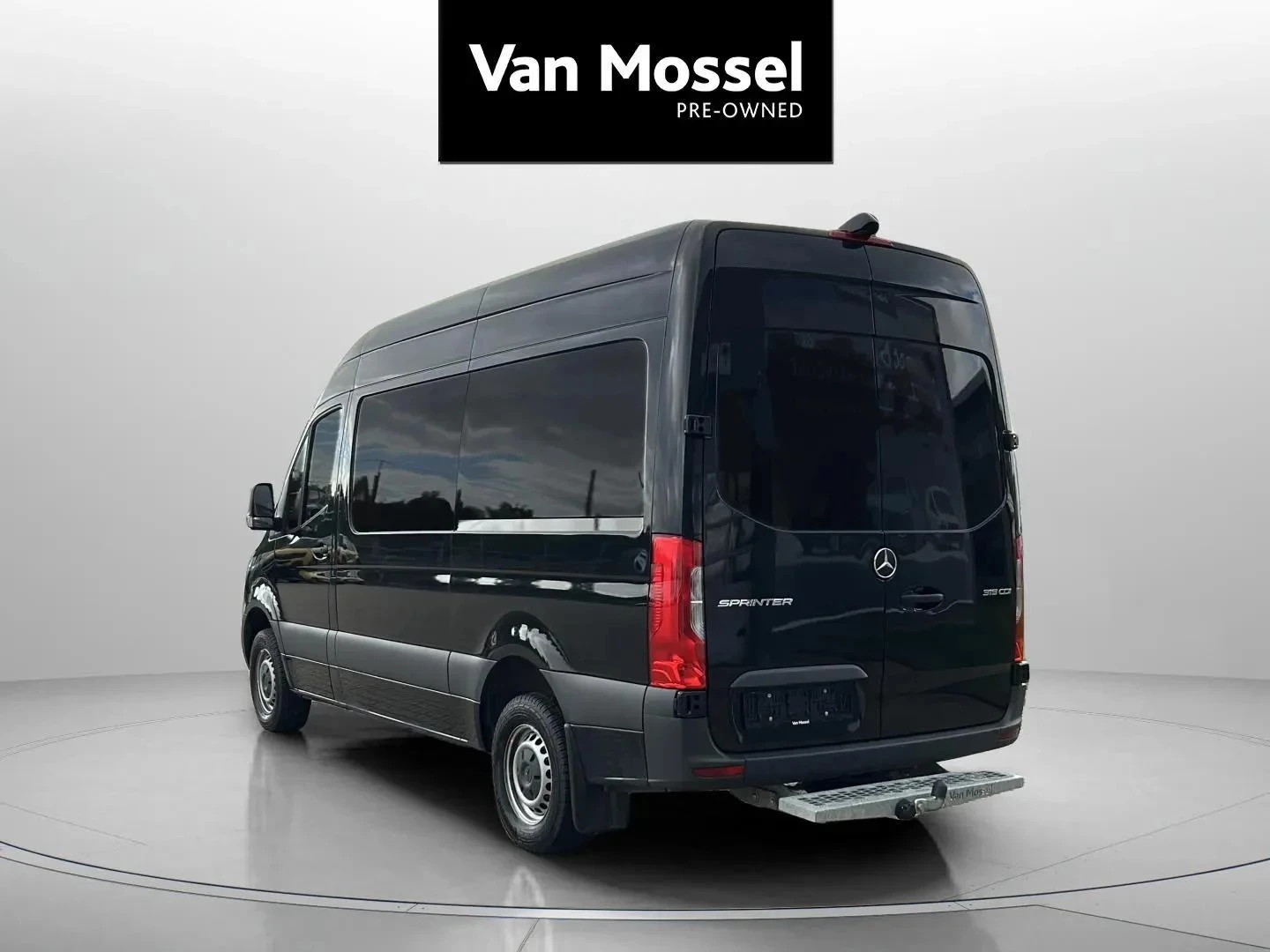 Mercedes-Benz-Sprinter-image-2