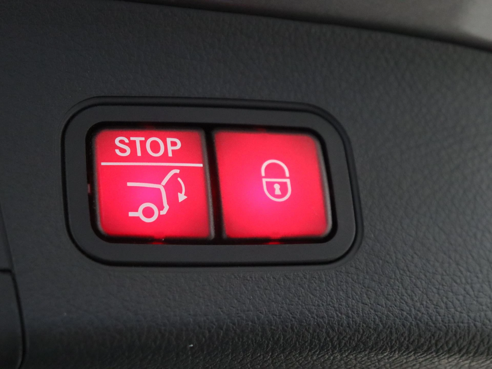 Mercedes-Benz-GLA-image-31