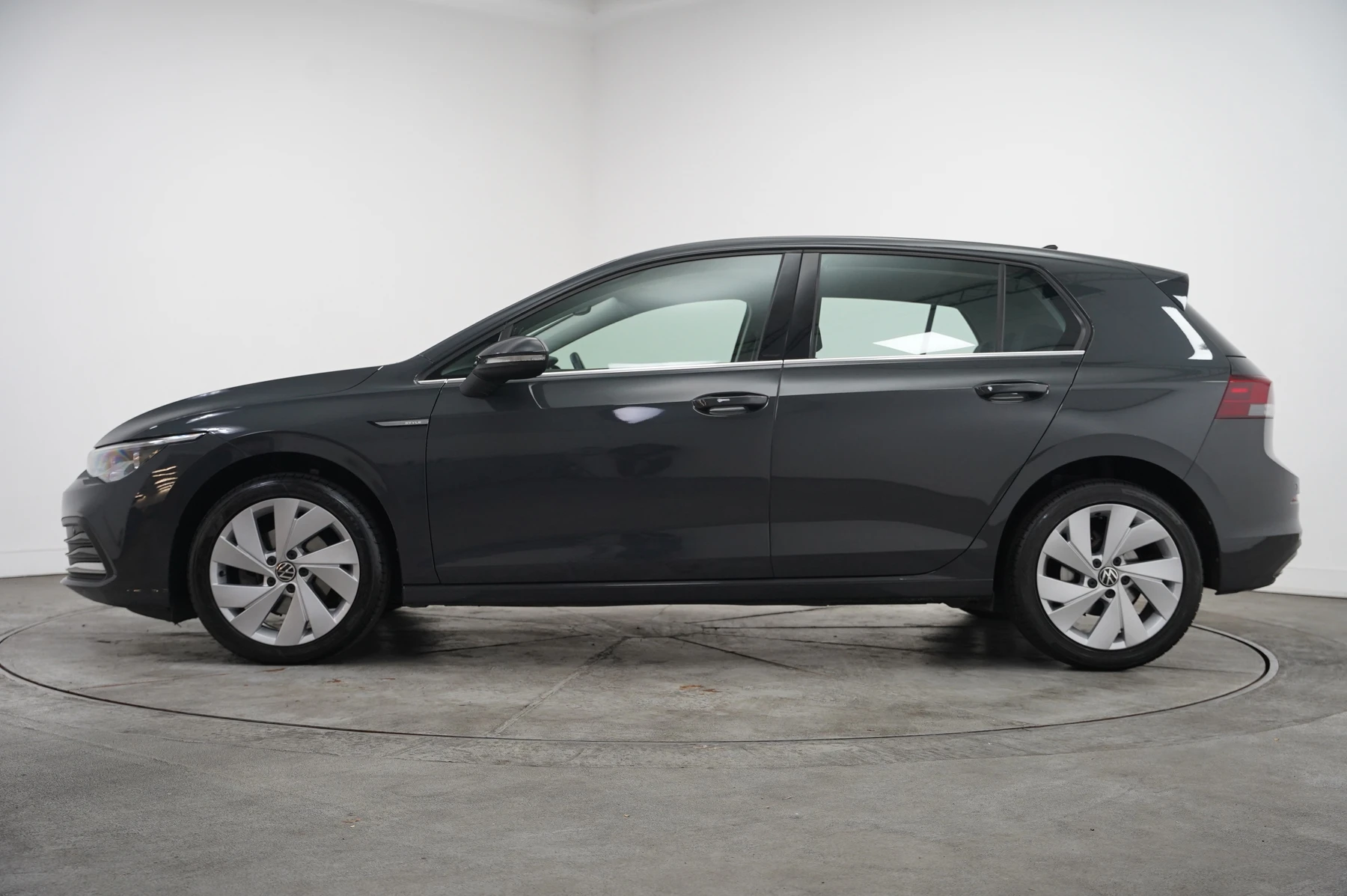 Volkswagen-Golf-image-12