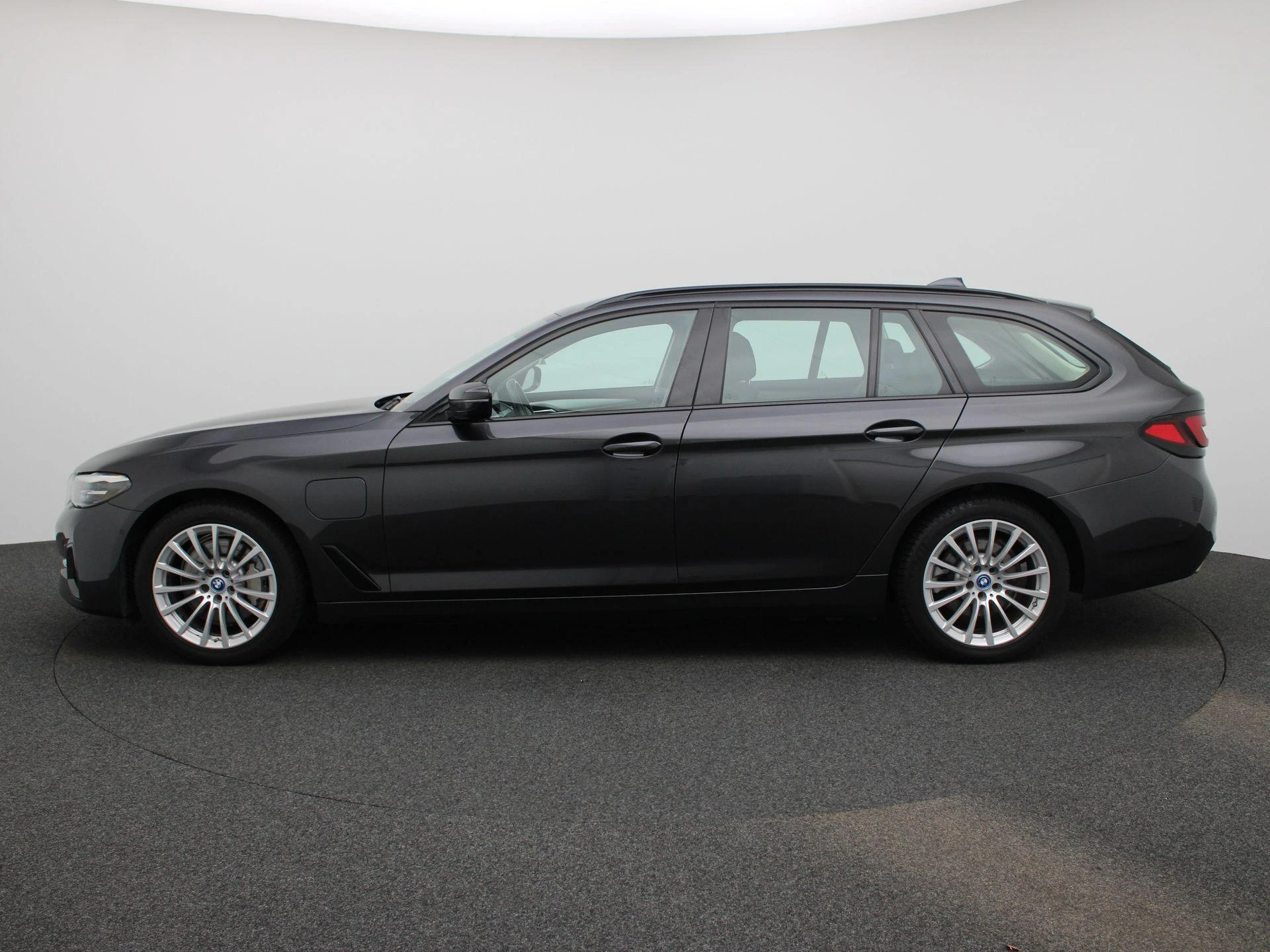 BMW-5 Serie-image-3