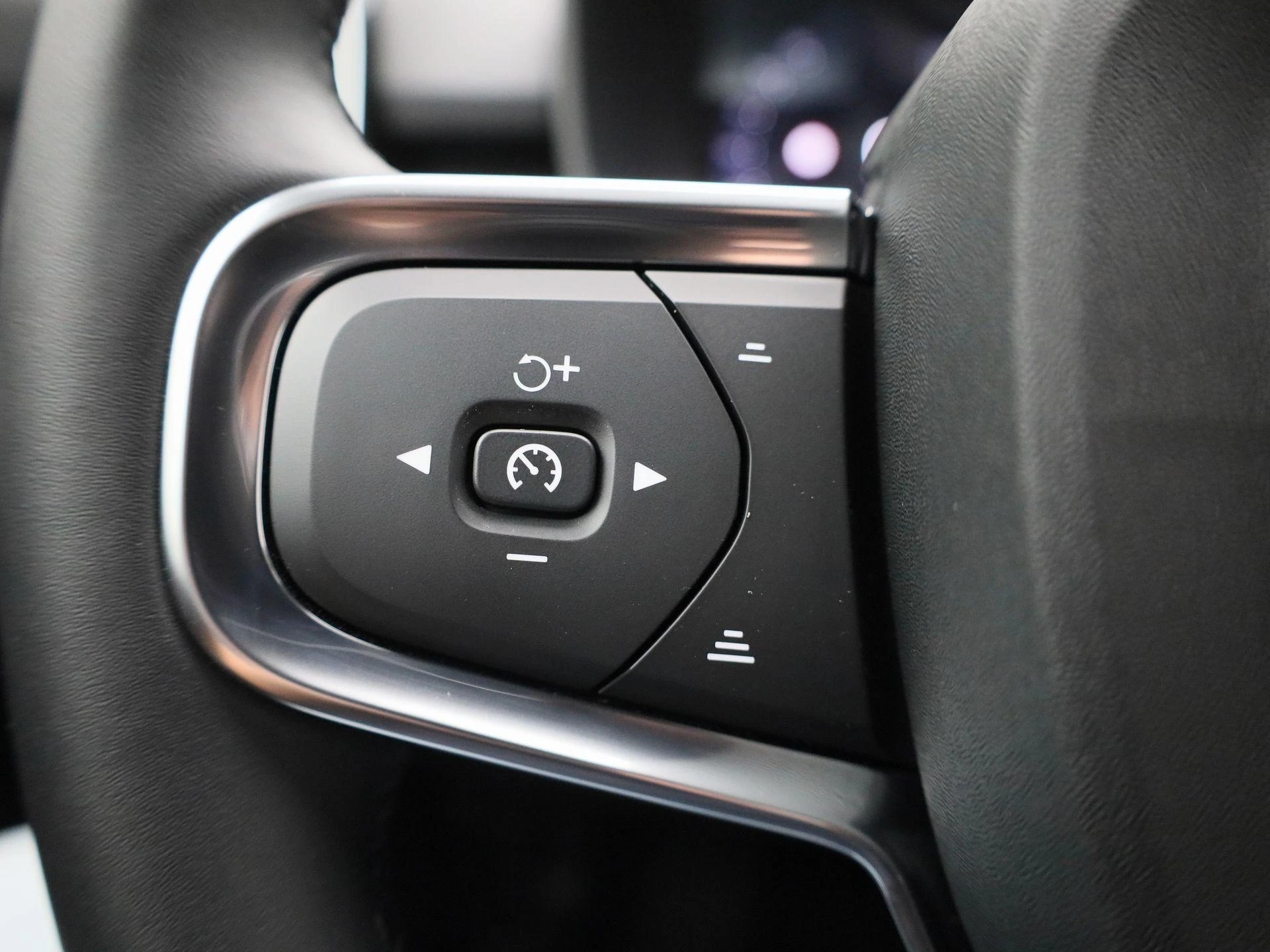Volvo-XC40-image-16
