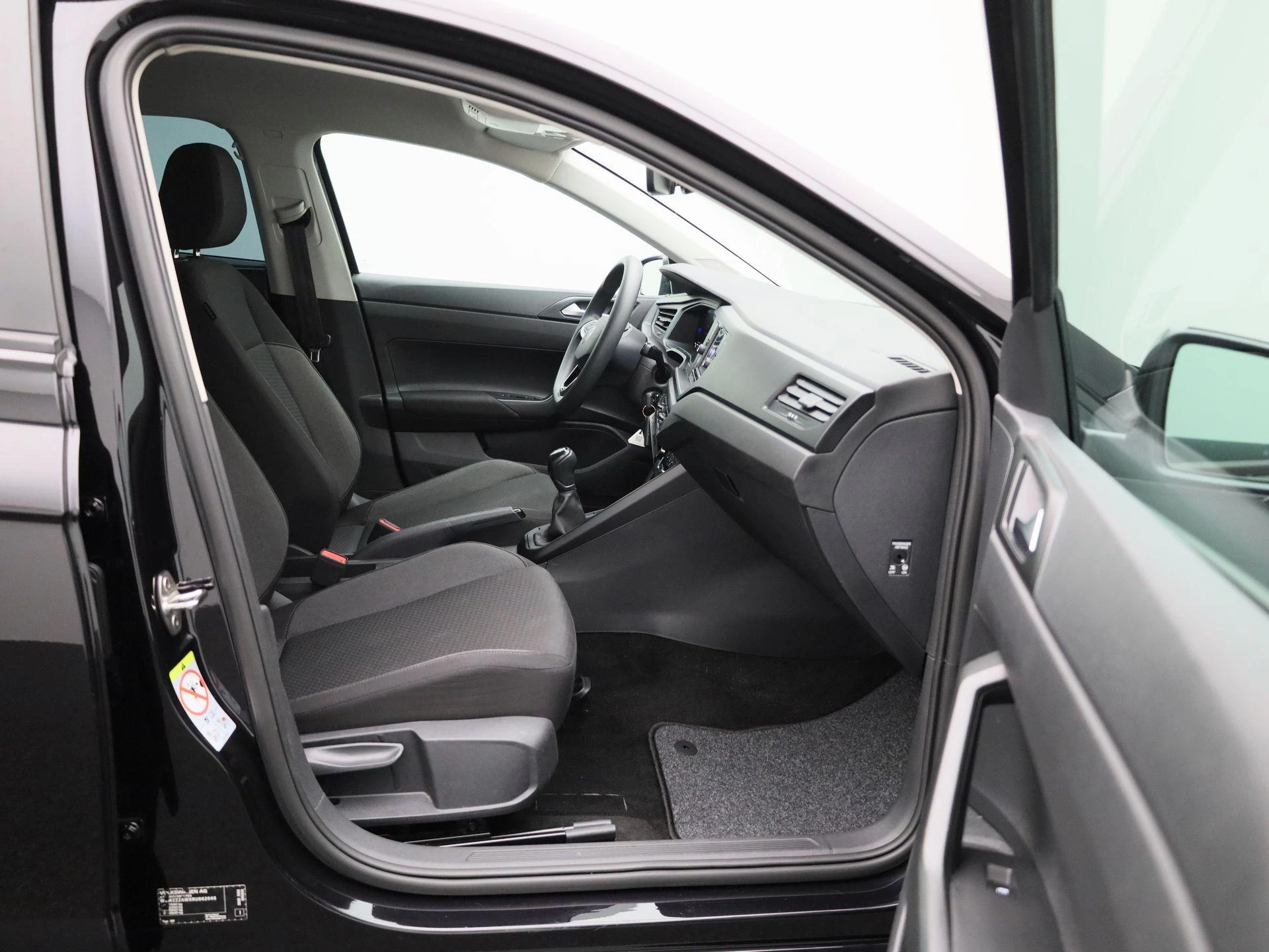 Volkswagen-Polo-image-31