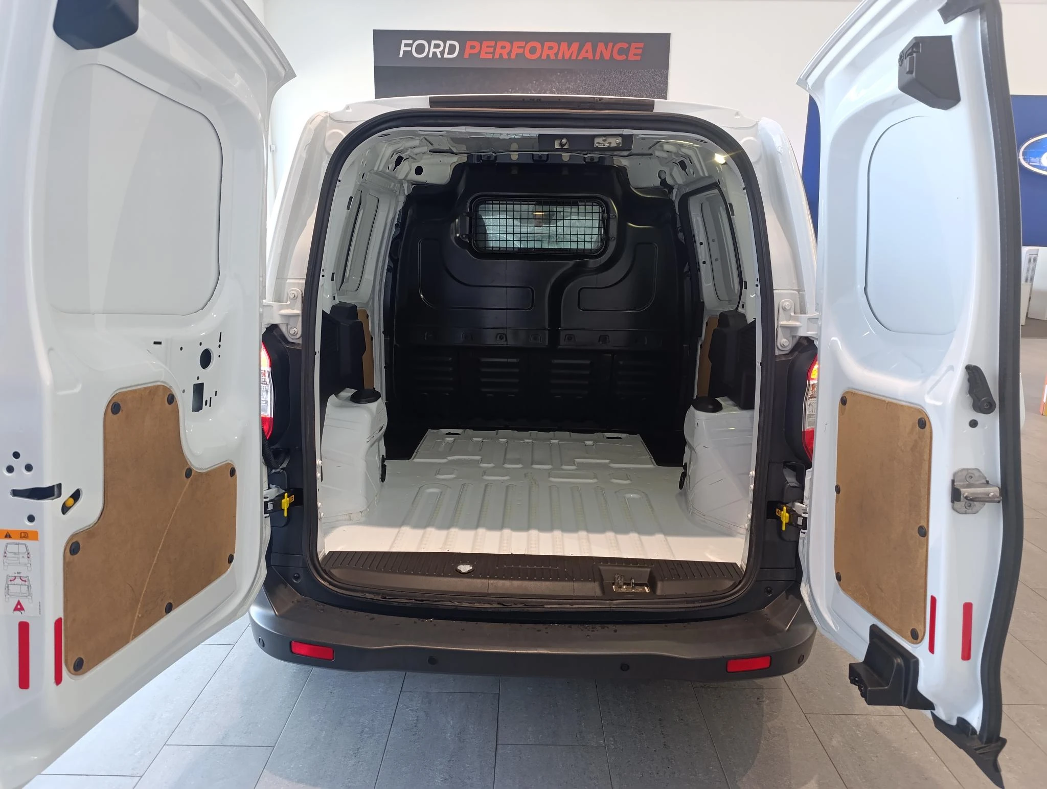 Ford-Transit Courier-image-7