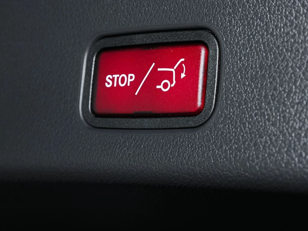 Mercedes-Benz-GLC 200 d-image-14