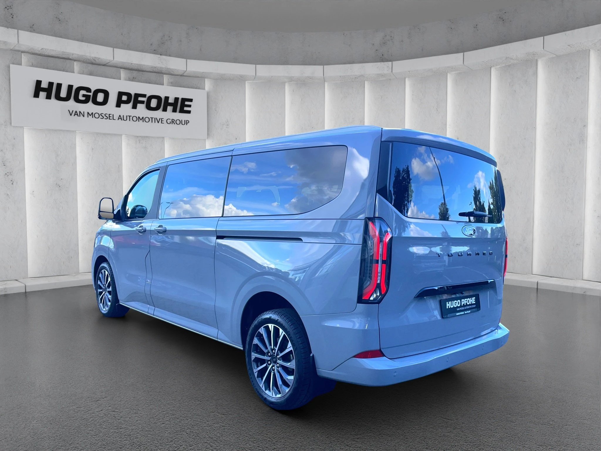 Ford-Tourneo Custom-image-2