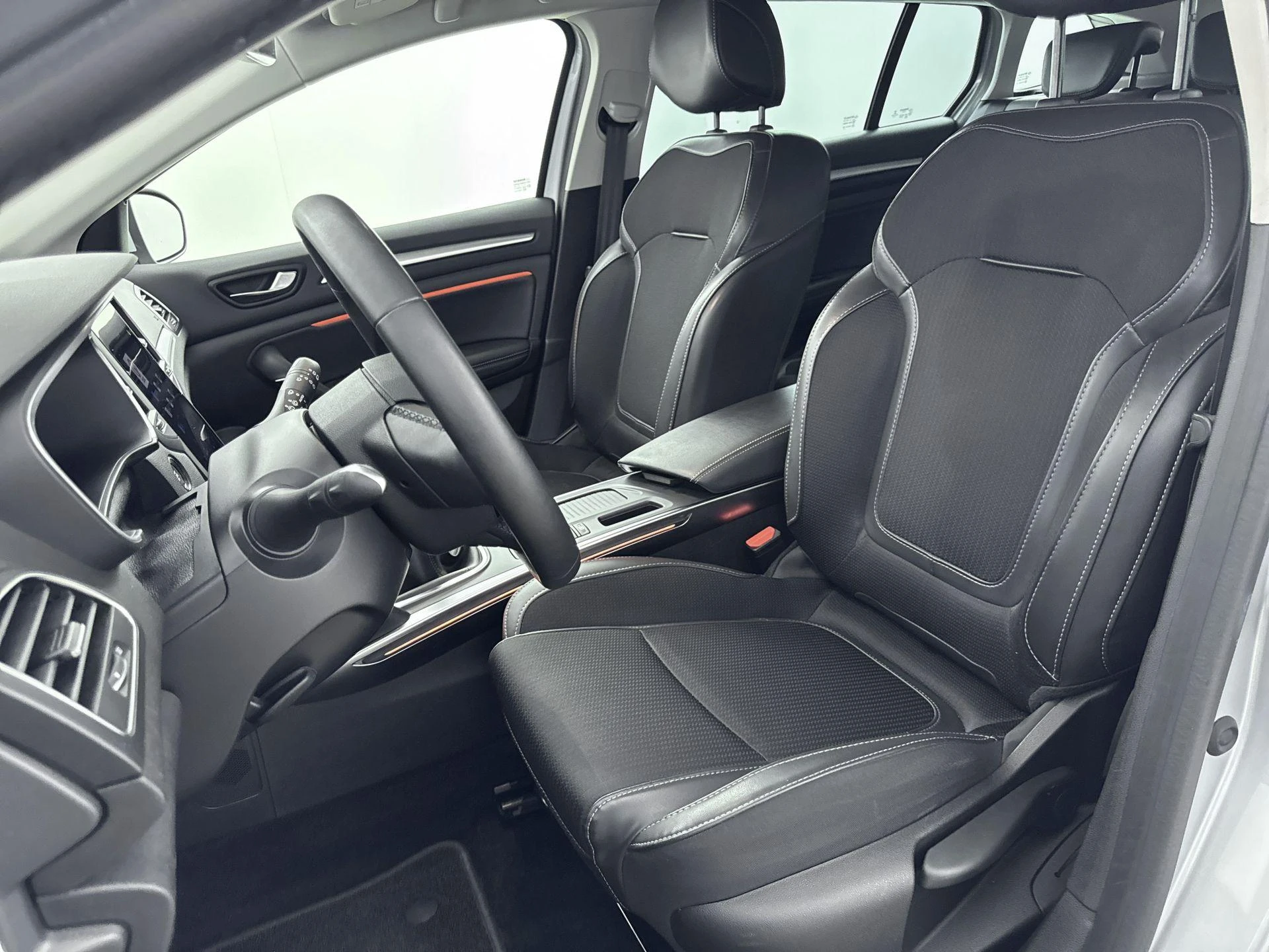 Renault-Mégane Estate-image-27