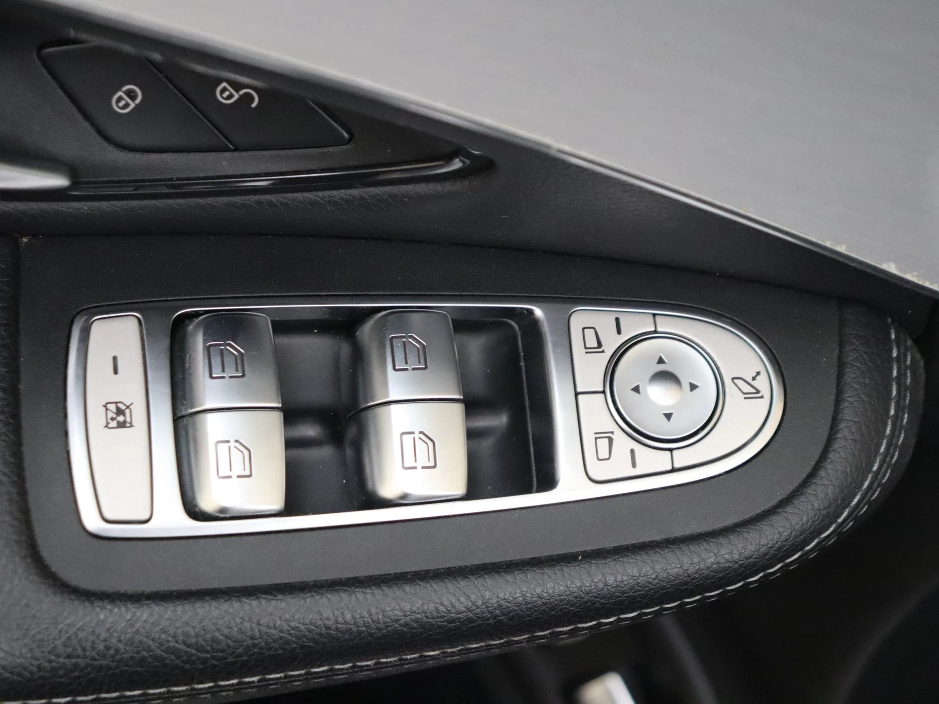 Mercedes-Benz-GLC-image-26