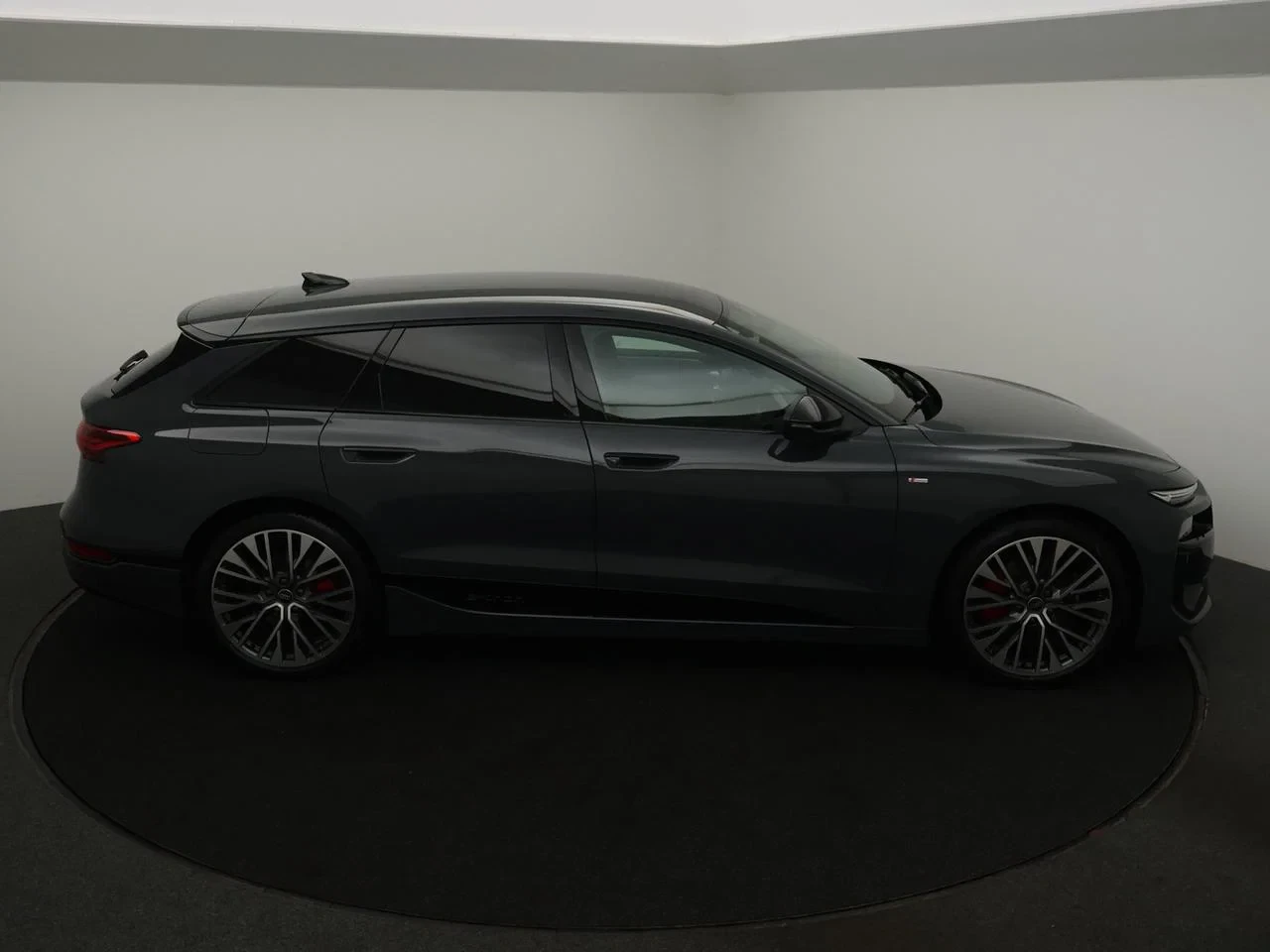 Audi-A6 Avant e-tron-image-6