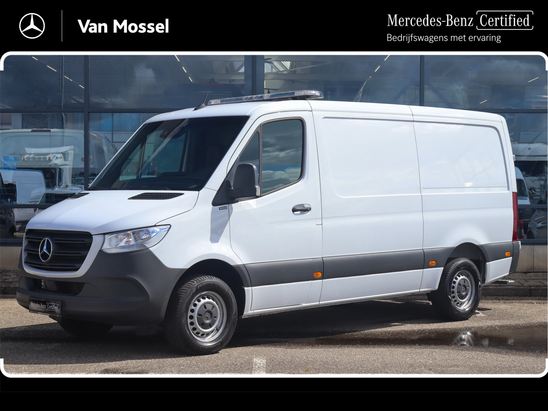 Mercedes-Benz-Sprinter-image-0
