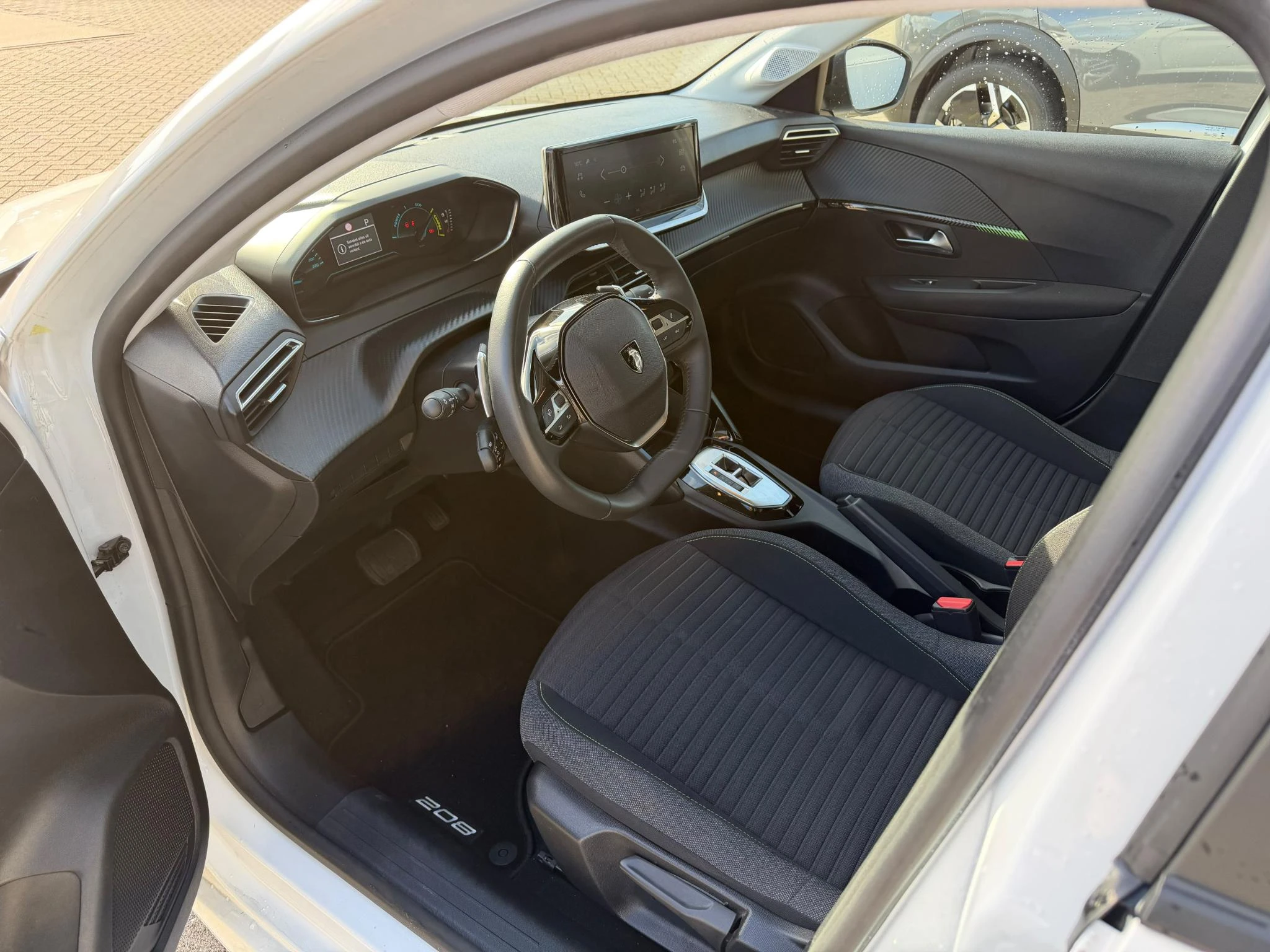 Peugeot-208-image-2