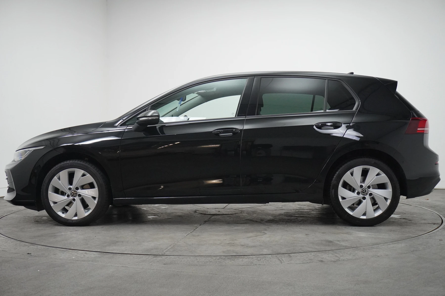 Volkswagen-Golf-image-17