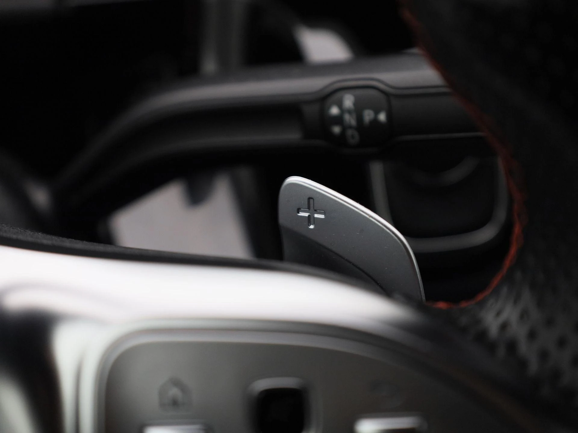 Mercedes-Benz-GLA-image-24