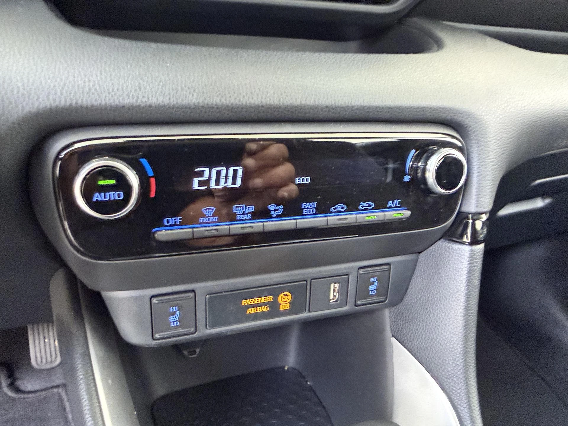 Mazda-2 Hybrid-image-18