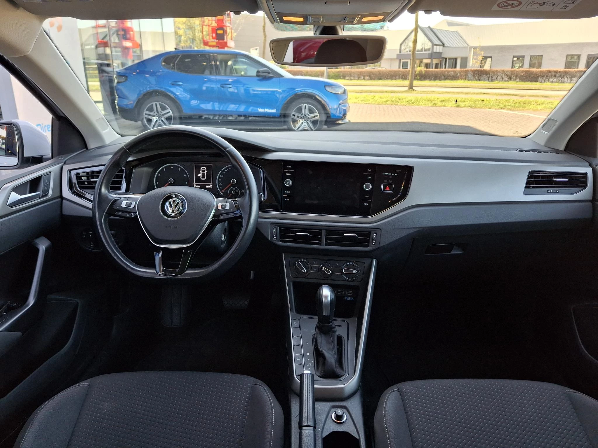 Volkswagen-Polo-image-8