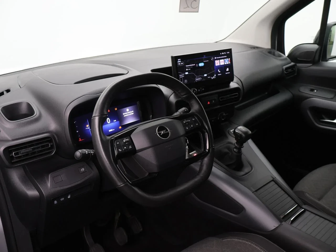 Opel-Combo Life-image-14