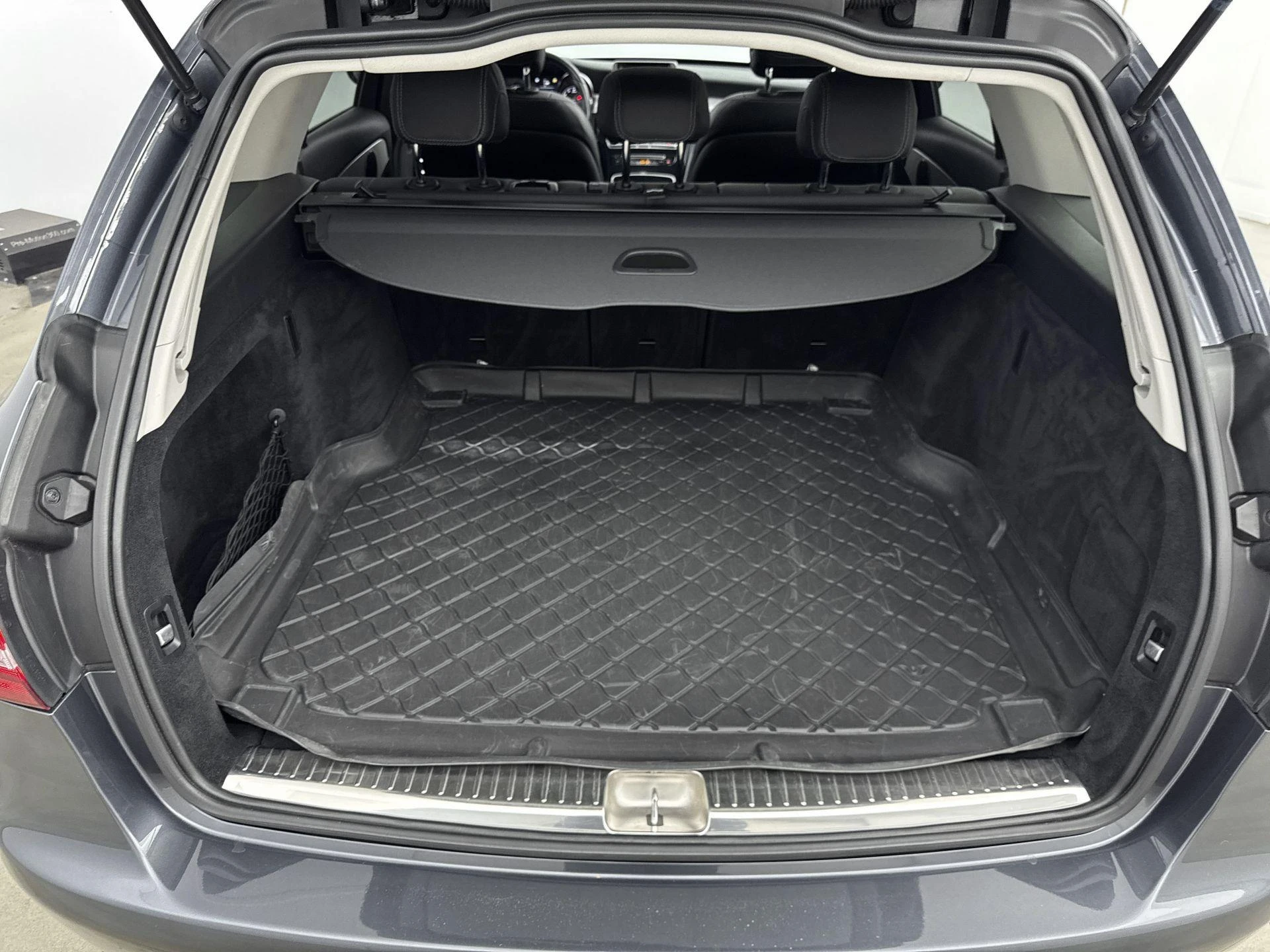Mercedes-Benz-C-Klasse-image-23
