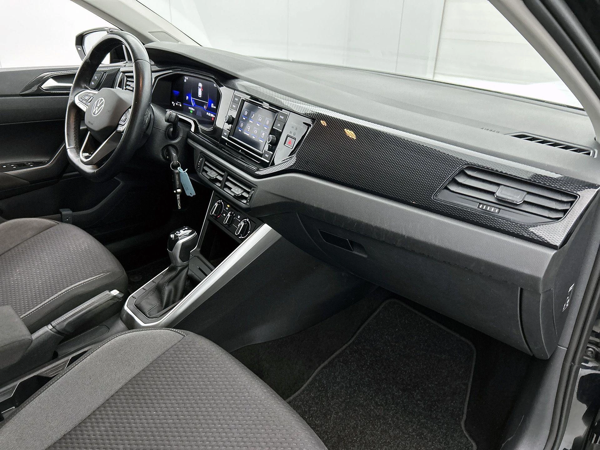 Volkswagen-Polo-image-18