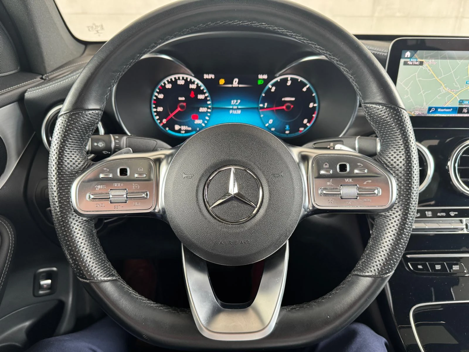 Mercedes-Benz-GLC-image-12