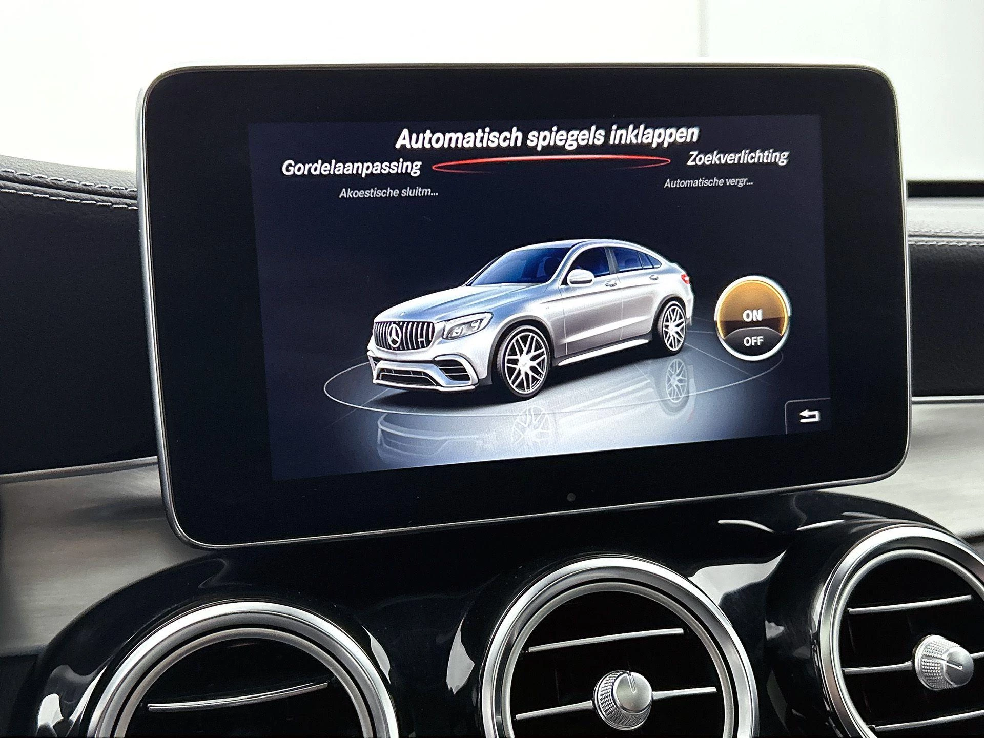Mercedes-Benz-GLC-image-15