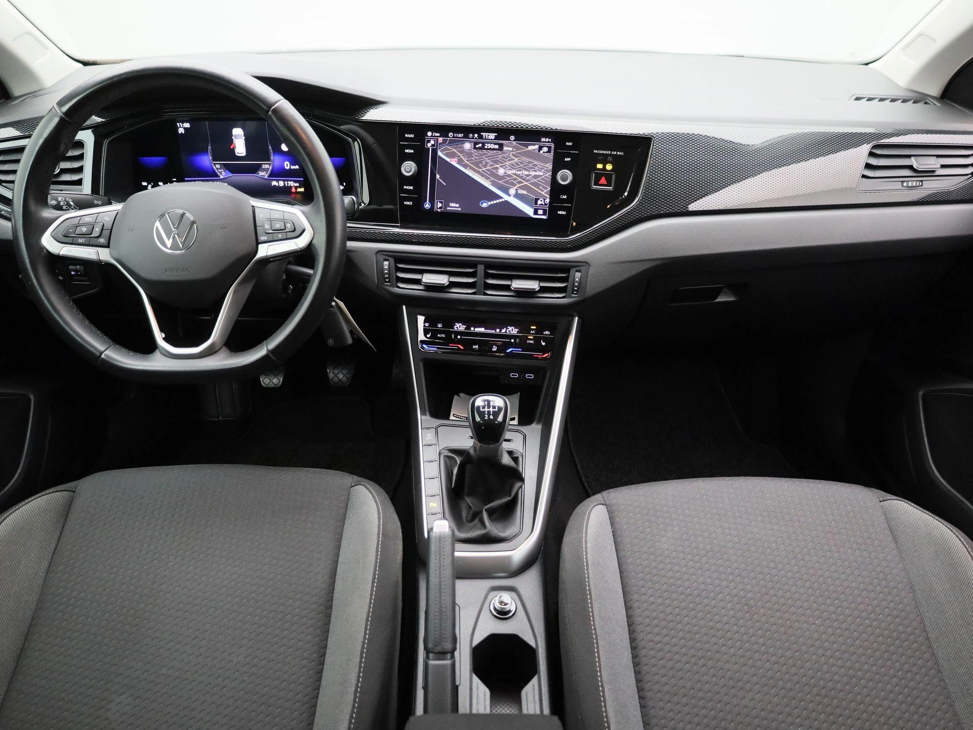 Volkswagen-Polo-image-7