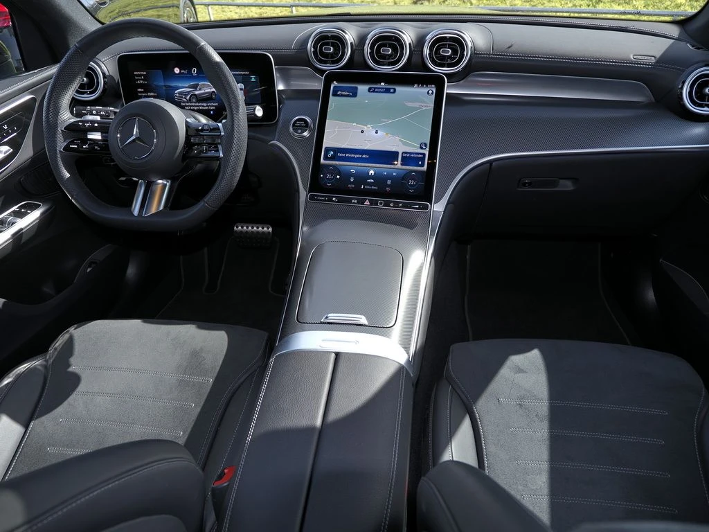 Mercedes-Benz-GLC 220 d-image-12