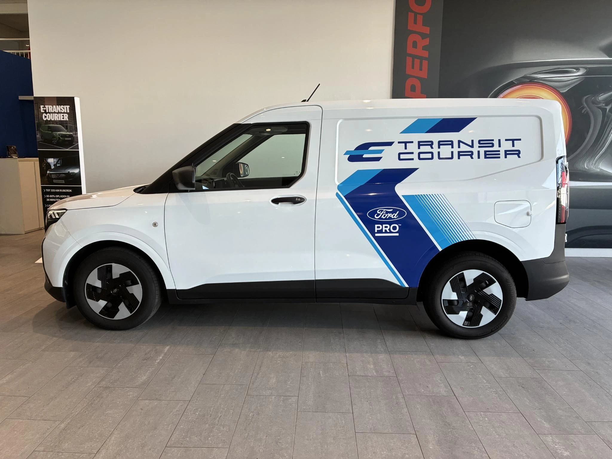 Ford-E-Transit Courier-image-7