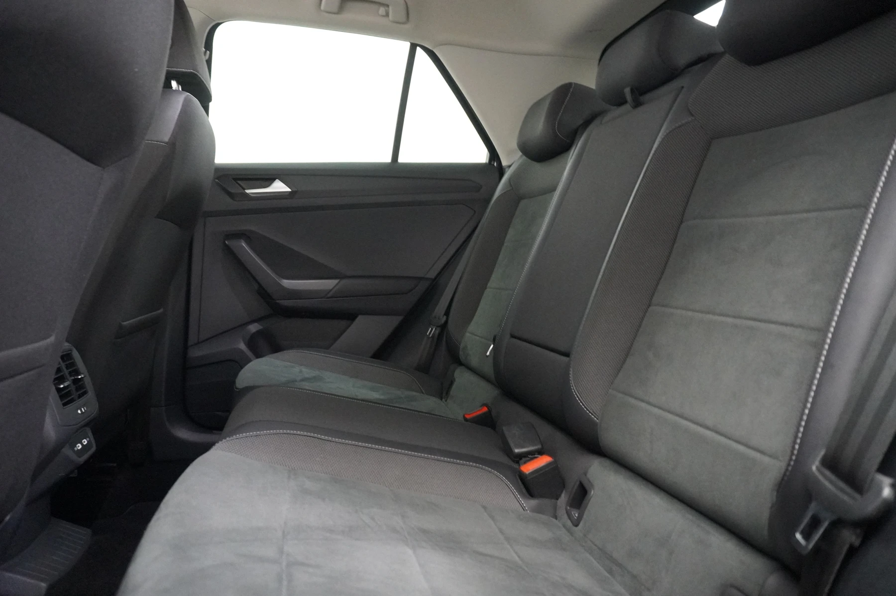 Volkswagen-T-Roc-image-13
