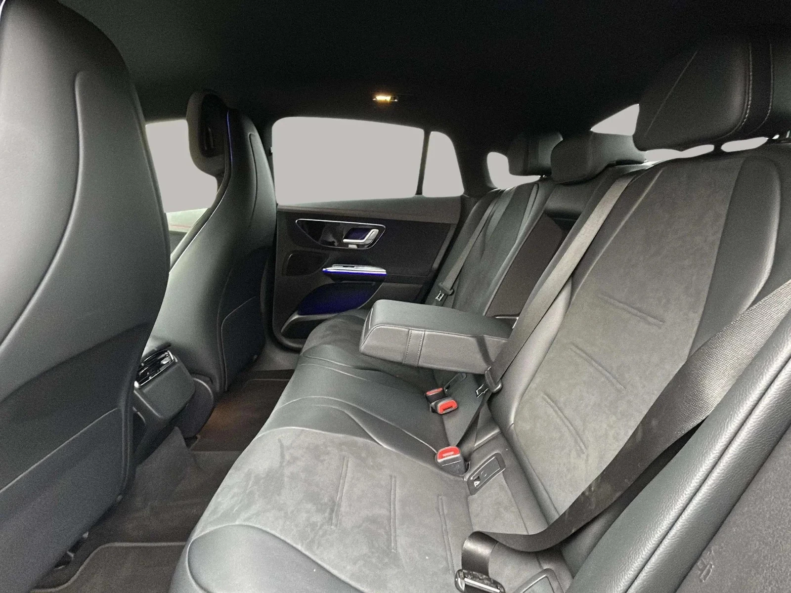 Mercedes-Benz-EQE-image-13