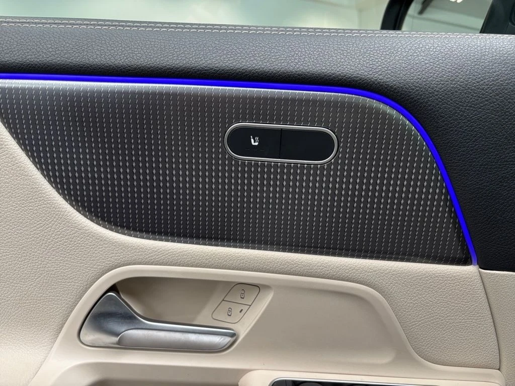 Mercedes-Benz-GLA 200 d-image-8