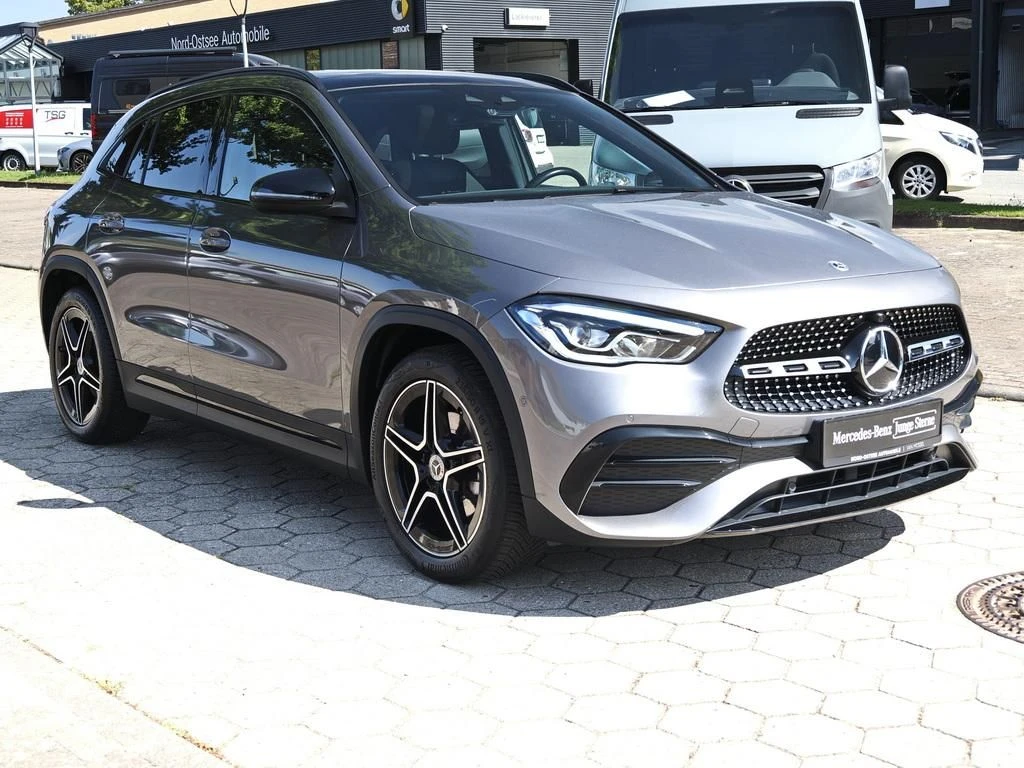 Mercedes-Benz-GLA 200-image-4