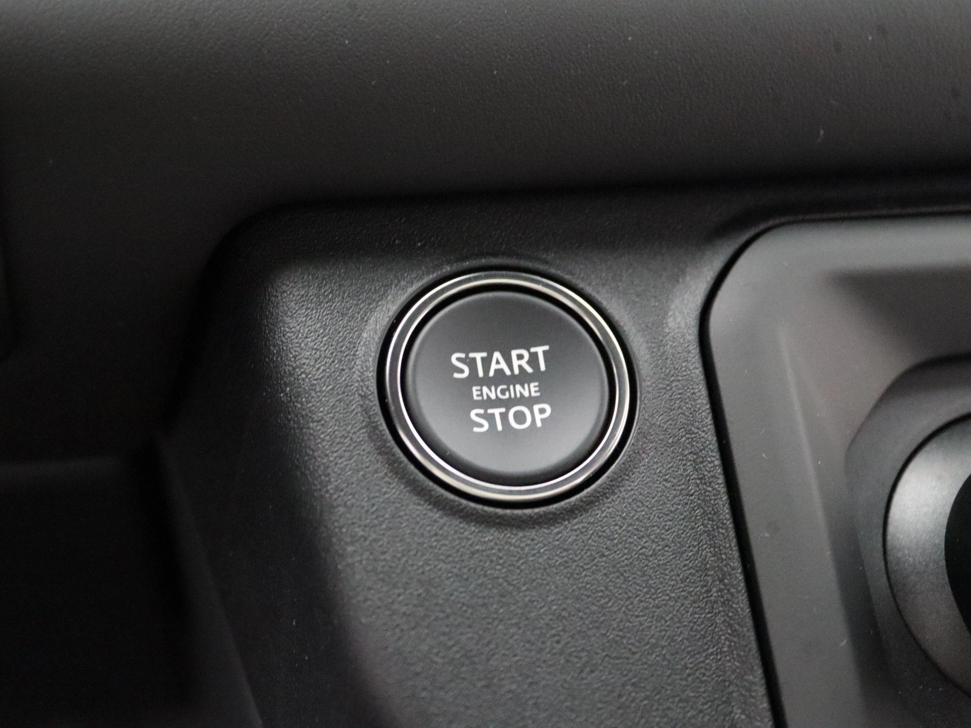 Land Rover-Defender-image-17