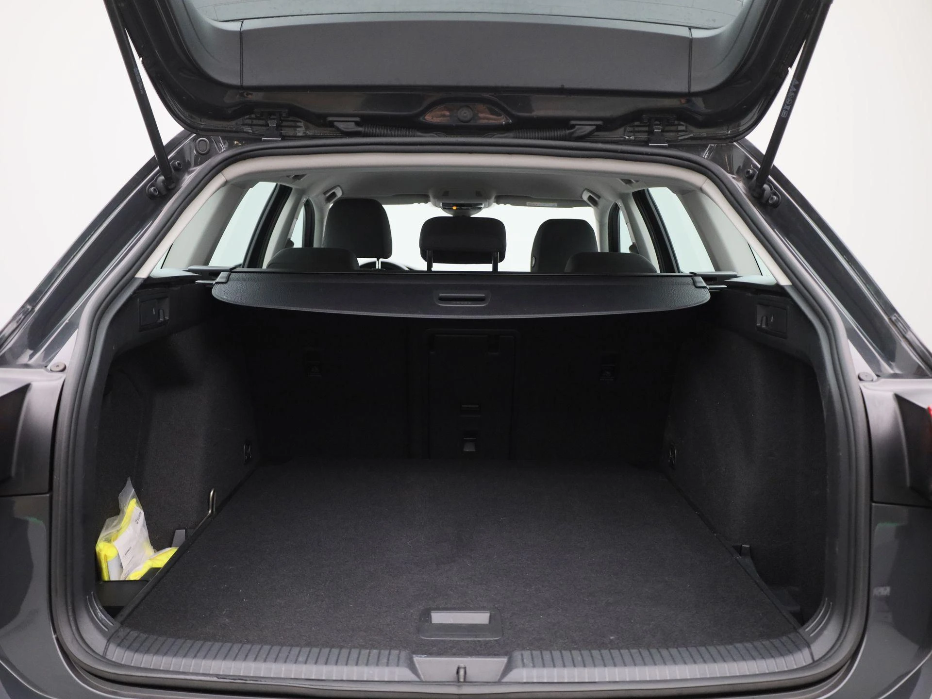 Volkswagen-Golf-image-14
