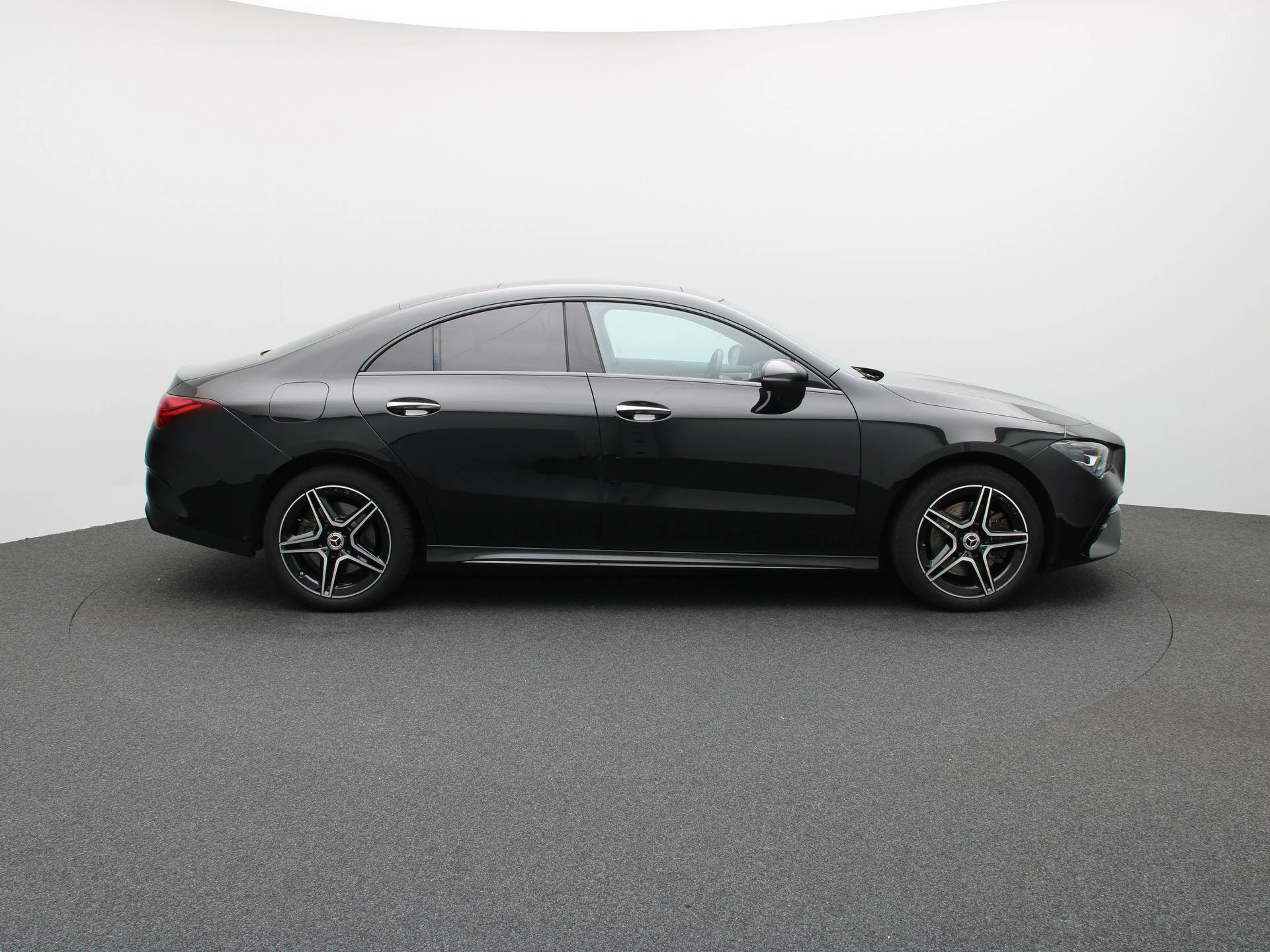 Mercedes-Benz-CLA-image-5