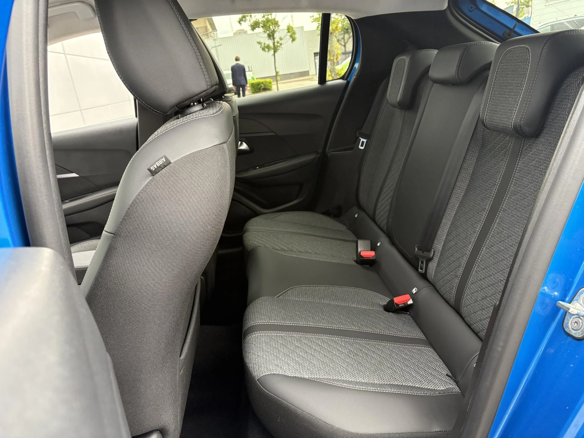 Peugeot-208-image-11