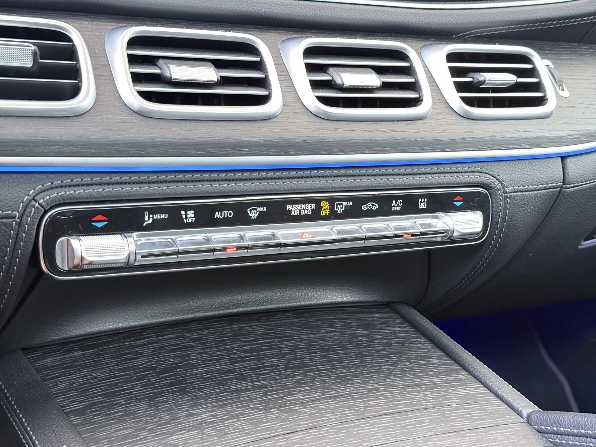 Mercedes-Benz-GLE-image-21