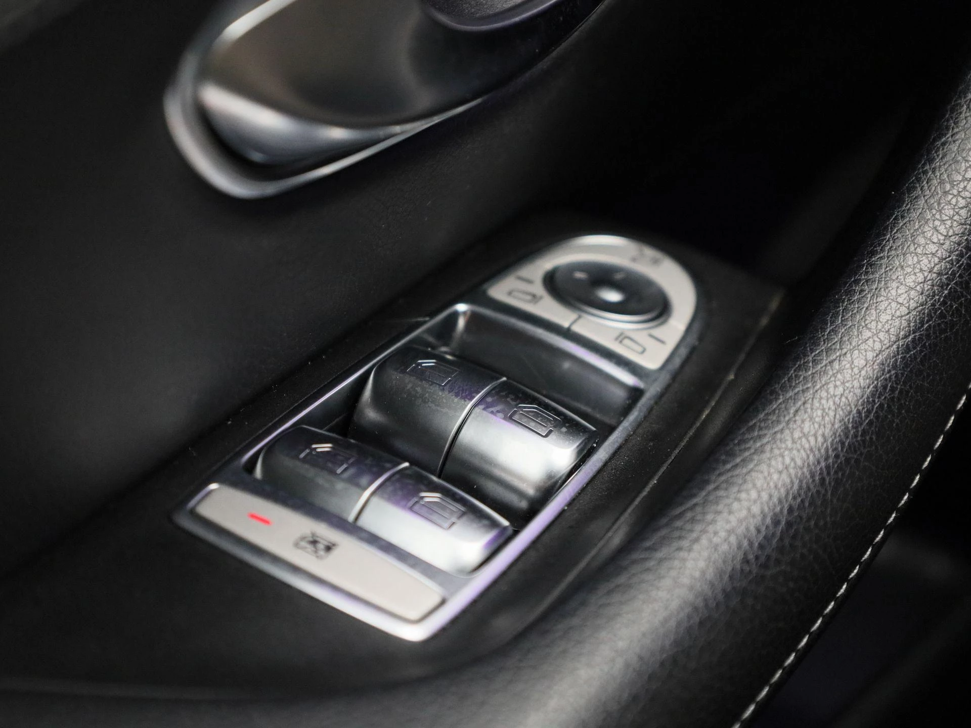Mercedes-Benz-E-Klasse-image-28