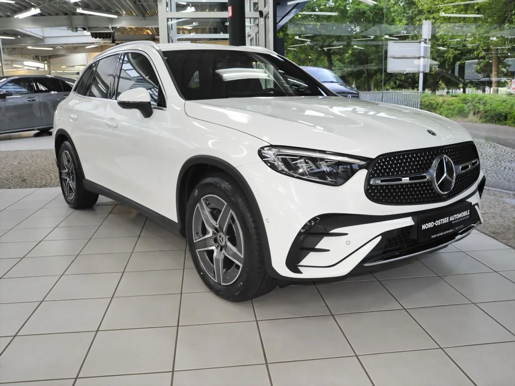 Mercedes-Benz-GLC 300 d-image-4