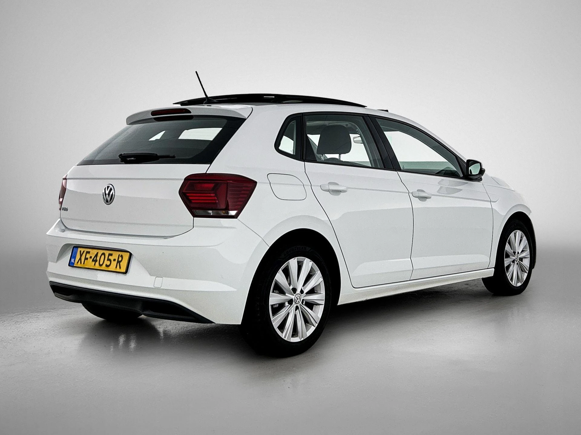 Volkswagen-Polo-image-3