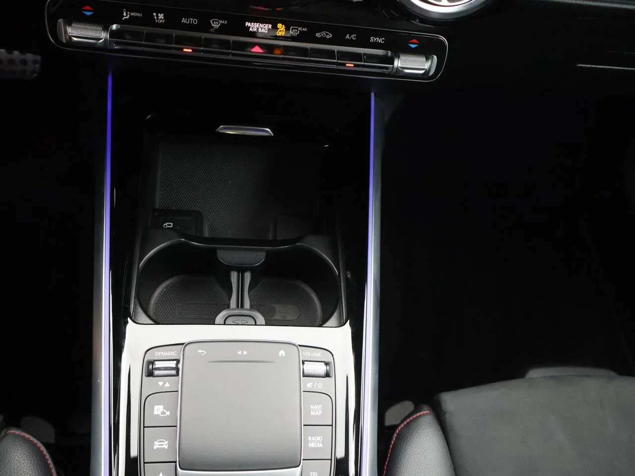 Mercedes-Benz-GLB-image-11