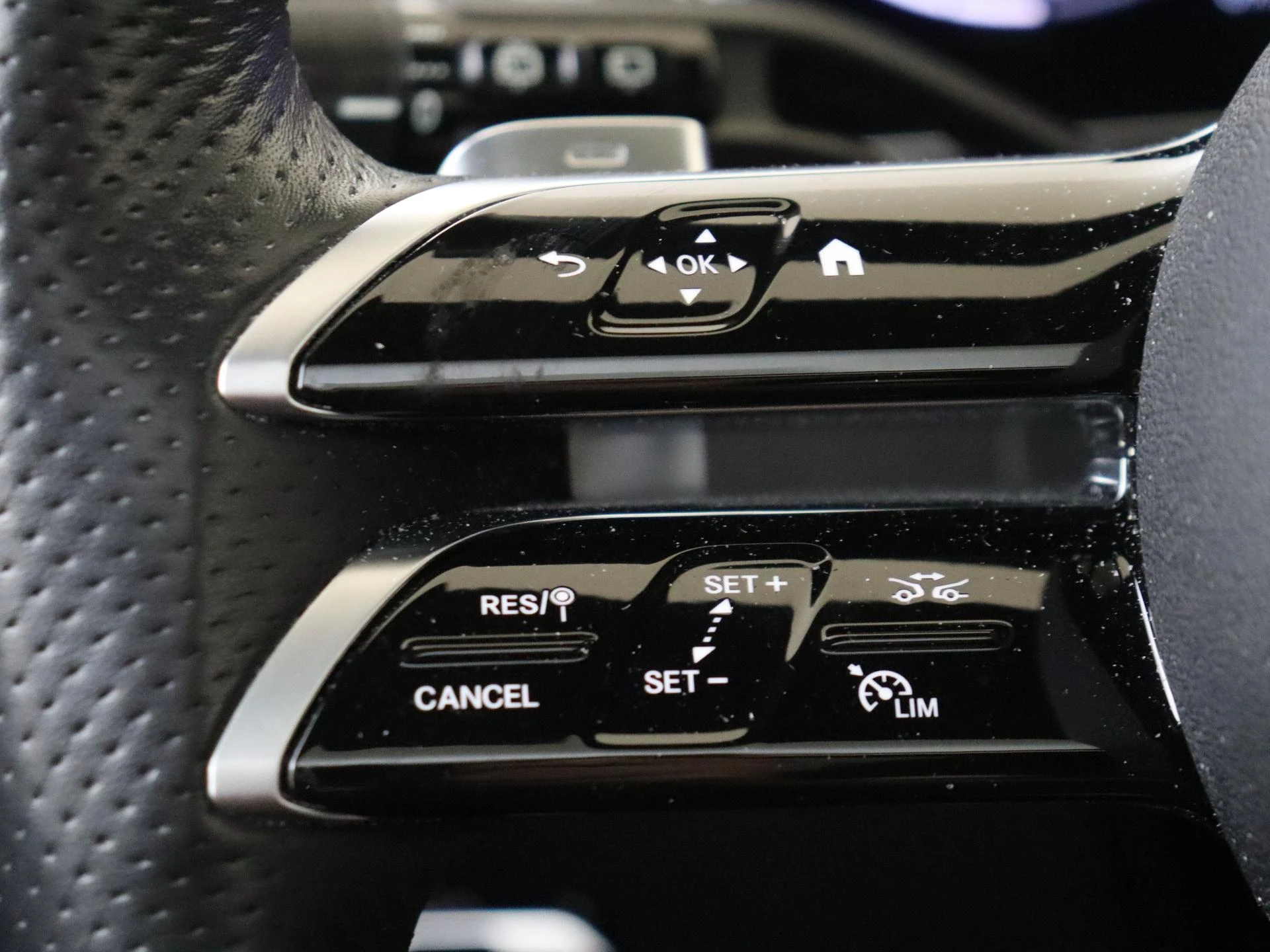 Mercedes-Benz-GLC-image-12