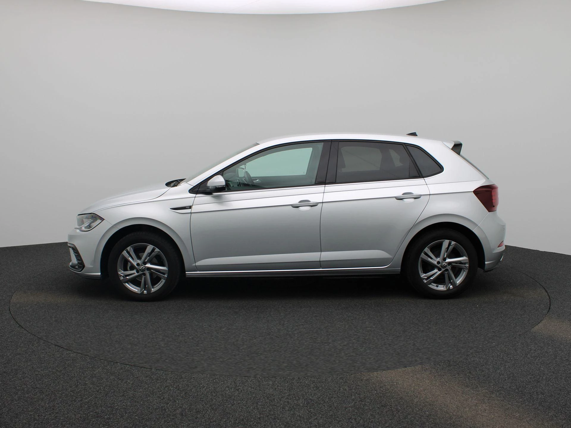 Volkswagen-Polo-image-3