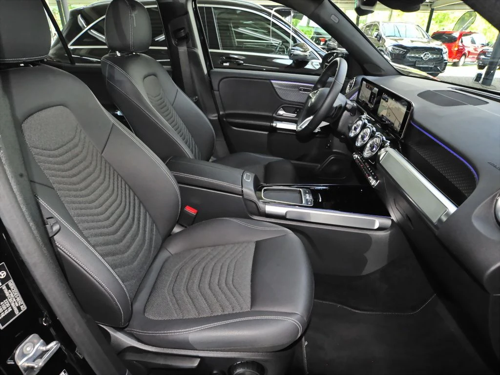 Mercedes-Benz-GLB 200 d-image-12