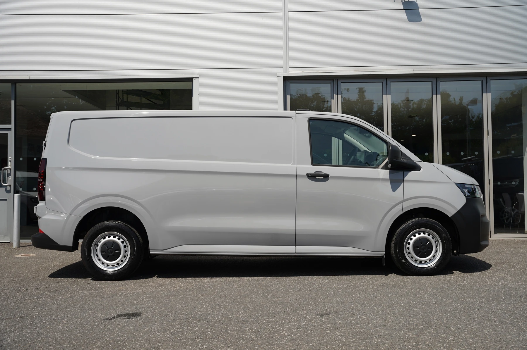Volkswagen-Transporter-image-3