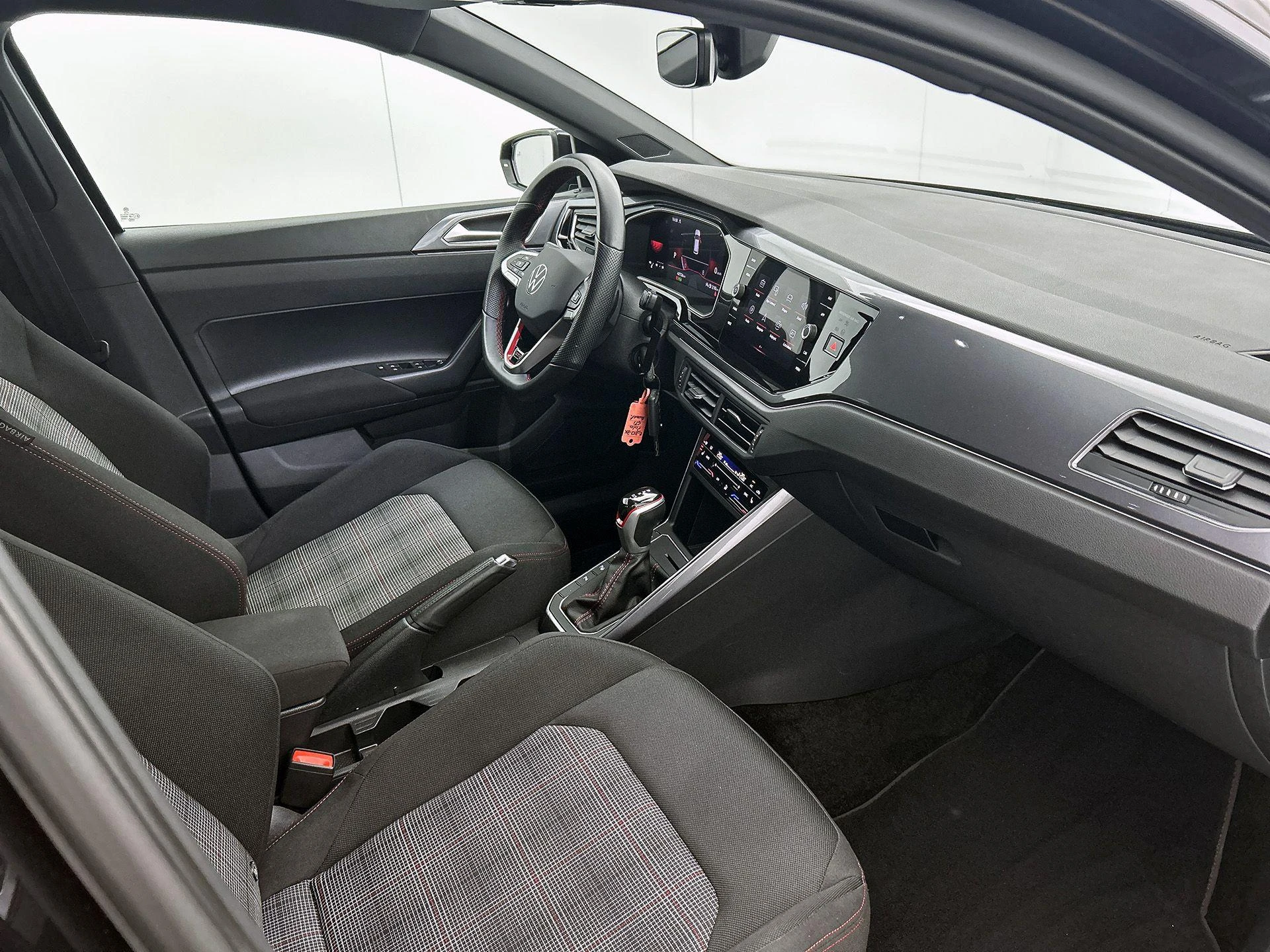 Volkswagen-Polo-image-22
