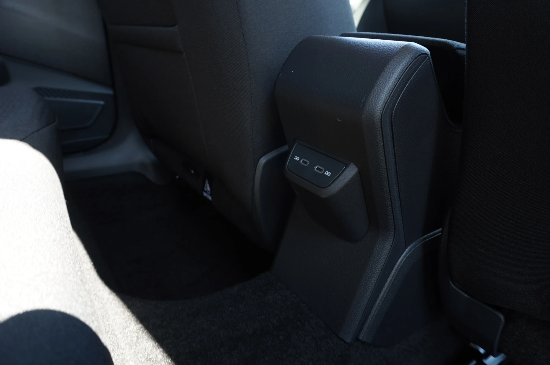 Volkswagen-Polo-image-27