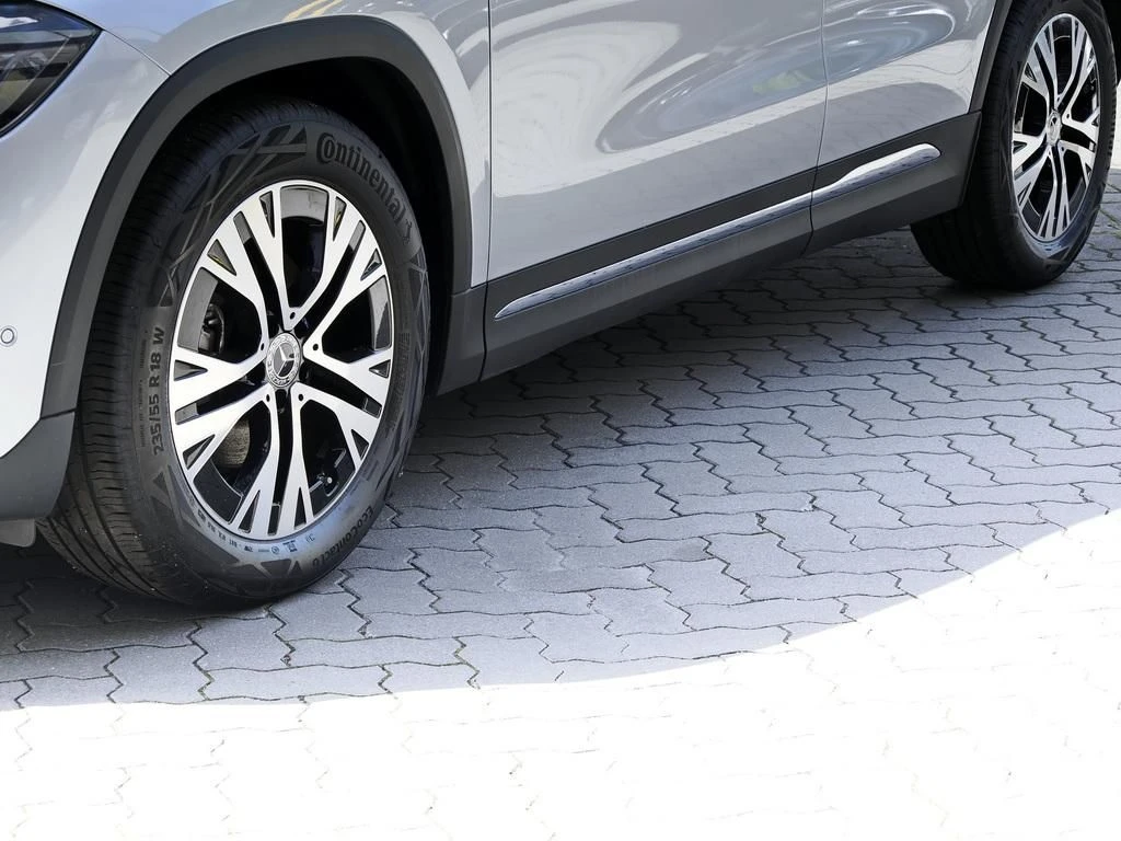Mercedes-Benz-GLA 200 d-image-5