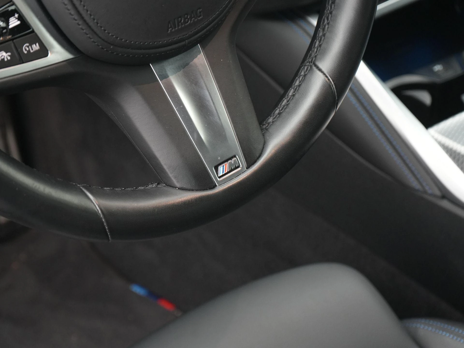 BMW-i4-image-46